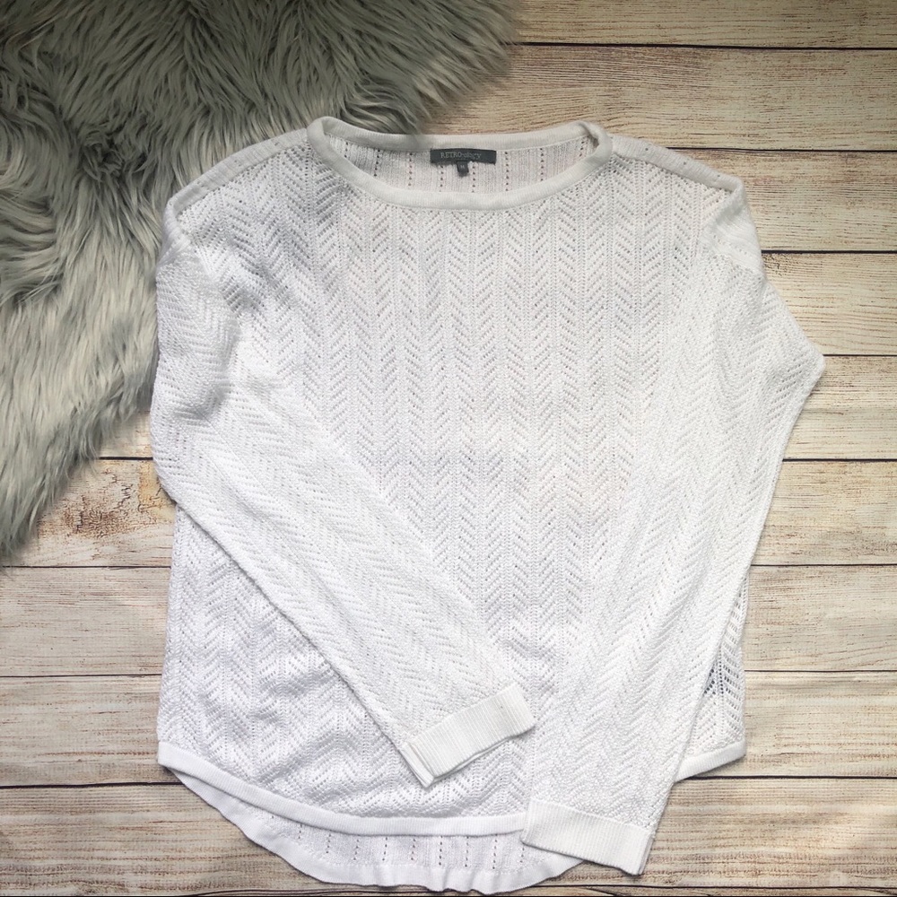 Retro-ology White Woman's Sweater‎
